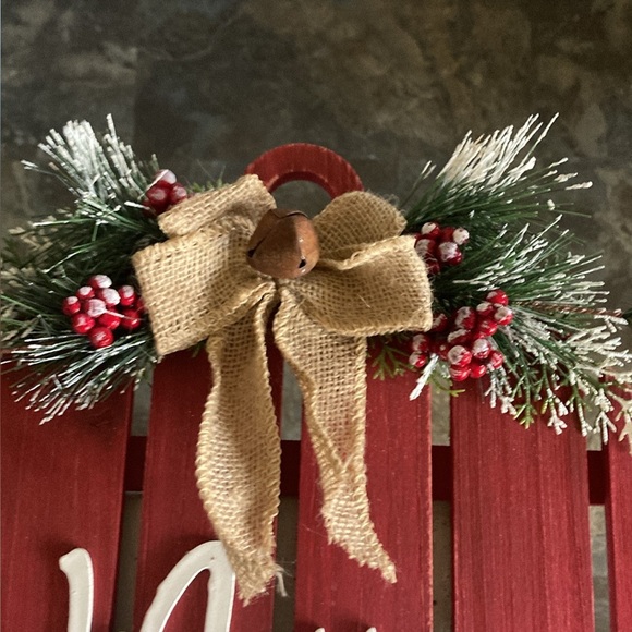 NWT- Red with White Merry Christmas Round Wooden Ornament Sign w/ Bell & Bow - Picture 14 of 17